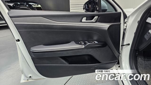 Kia K5 (III) 2.0 Prestige 2023 — фото 24