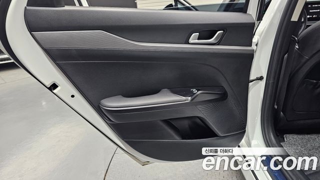 Kia K5 (III) 2.0 Prestige 2023 — фото 25
