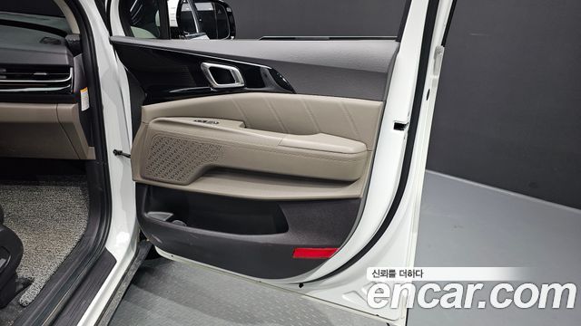 Kia Carnival (IV) HEV 9seater Signature 2024 — фото 25