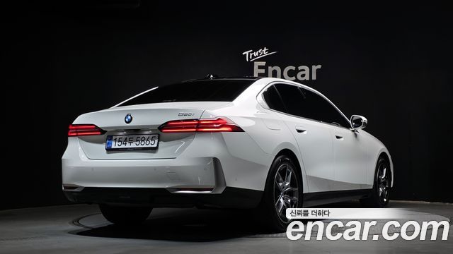 BMW 5 Series (G60) 520i 2024 — фото 2