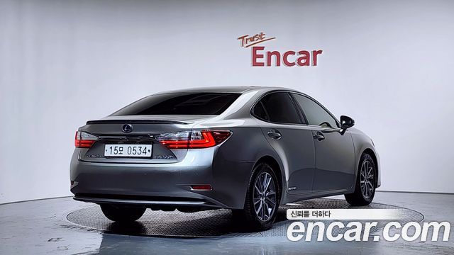 Lexus ES300h premium XV60 2016 — фото 2