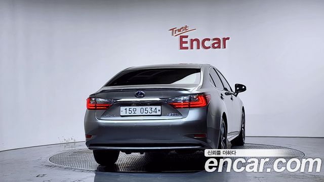 Lexus ES300h premium XV60 2016 — фото 4