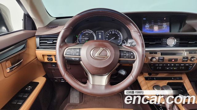 Lexus ES300h premium XV60 2016 — фото 12