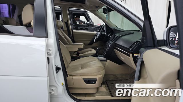 Land Rover Freelander 2 2.2 SD4 HSE 2013 — фото 11