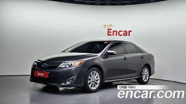 Toyota Camry Hybrid XLE