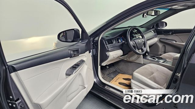 Toyota Camry Hybrid XLE 2014 — фото 10