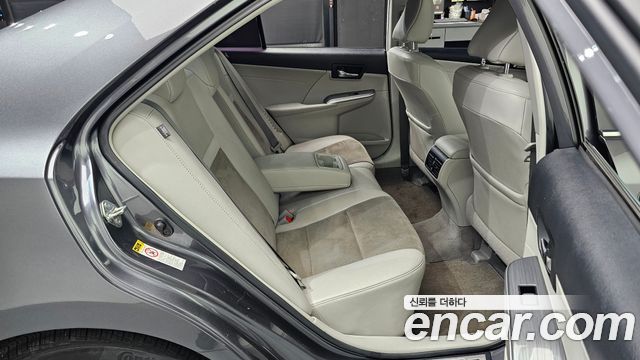 Toyota Camry Hybrid XLE 2014 — фото 11