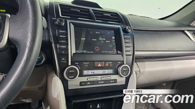 Toyota Camry Hybrid XLE 2014 — фото 12