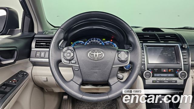 Toyota Camry Hybrid XLE 2014 — фото 13