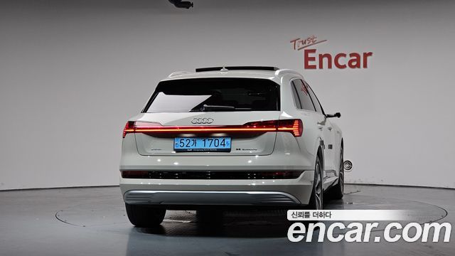 Audi e-tron 55 Quattro 2020 — фото 4