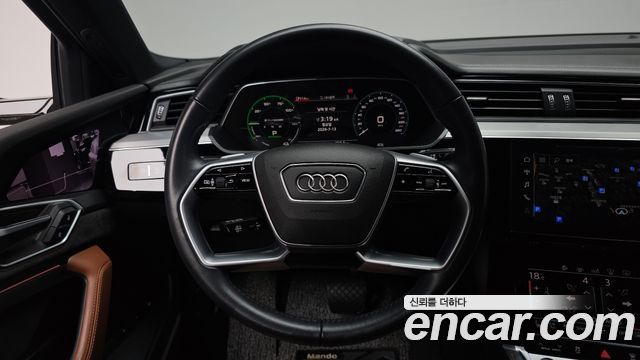 Audi e-tron 55 Quattro 2020 — фото 13