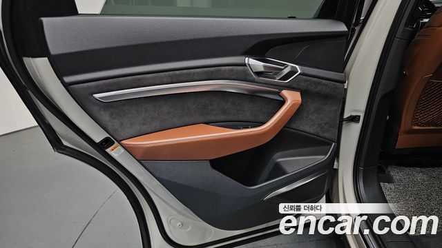 Audi e-tron 55 Quattro 2020 — фото 25