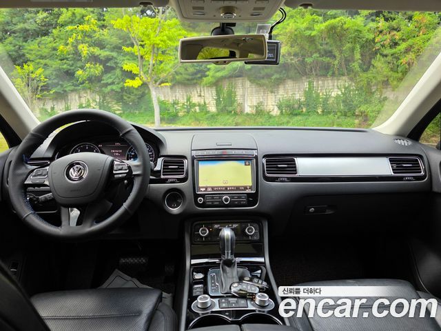 Volkswagen Touareg V6 3.0 TDI Bluemotion Premium 7P5 2015 — фото 7