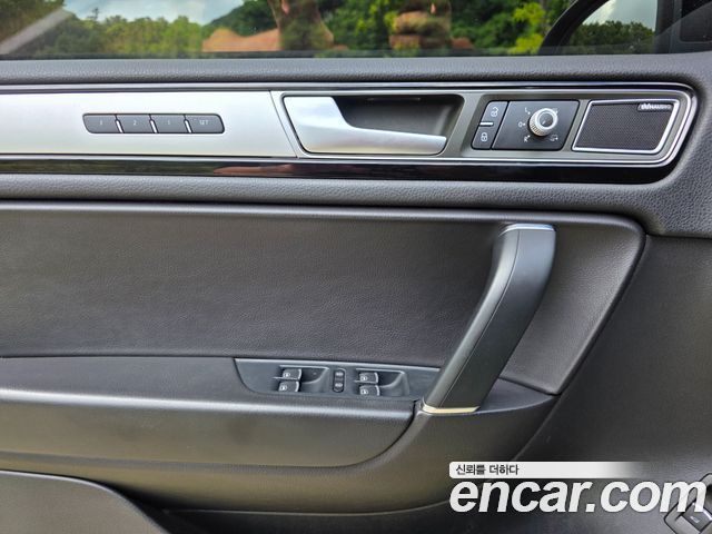Volkswagen Touareg V6 3.0 TDI Bluemotion Premium 7P5 2015 — фото 22