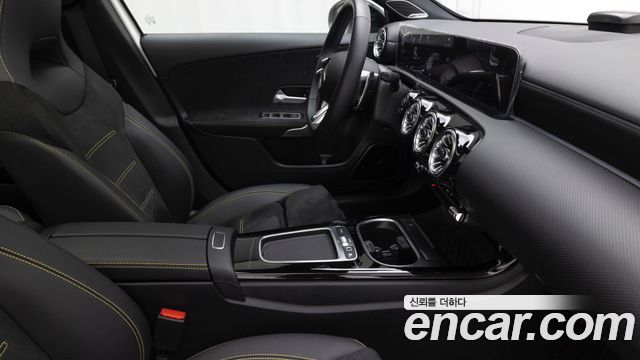 Mercedes-Benz A-Class (W177) AMG A45 4MAITC+ Hatchback 2025 — фото 9