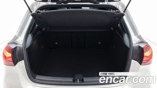 Mercedes-Benz A-Class (W177) AMG A45 4MAITC+ Hatchback 2025 — фото 15