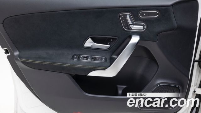 Mercedes-Benz A-Class (W177) AMG A45 4MAITC+ Hatchback 2025 — фото 19