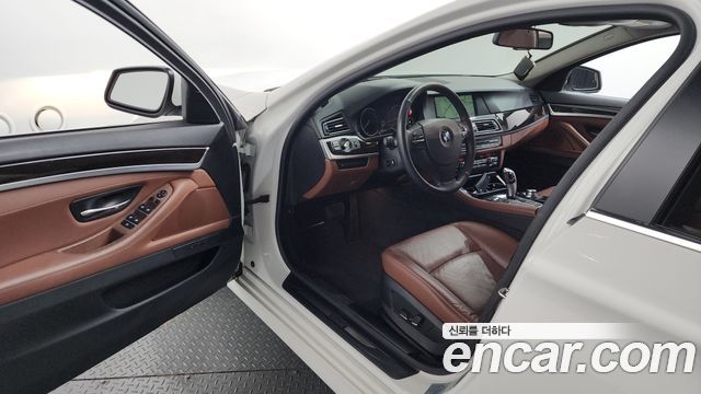 BMW 5 Series (F10) 528i xDrive 2013 — фото 10