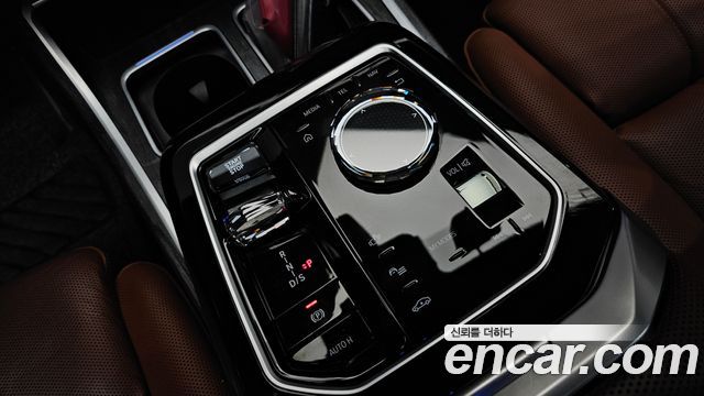 BMW 7 Series (G70) 740i xDrive M Sport 2024 — фото 9