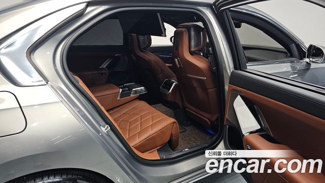 BMW 7 Series (G70) 740i xDrive M Sport 2024 — фото 12