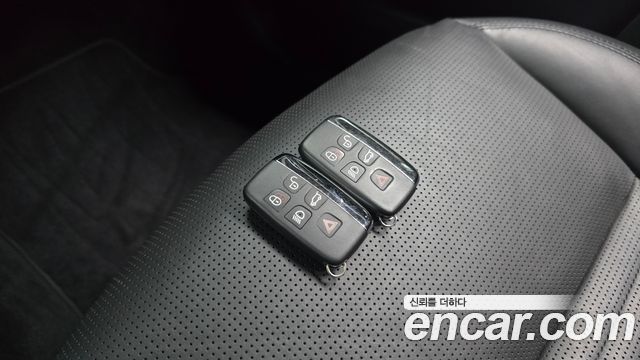 Land Rover Discovery Sport 2.0 TD4 HSE Luxury 2018 — фото 15