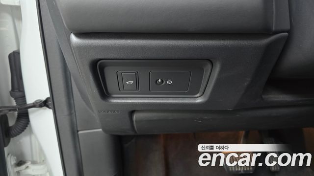 Land Rover Discovery Sport 2.0 TD4 HSE Luxury 2018 — фото 18