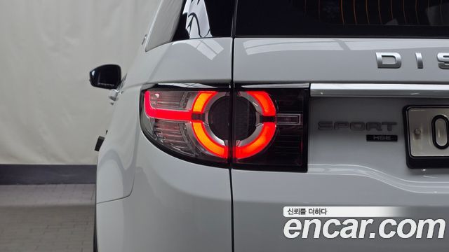 Land Rover Discovery Sport 2.0 TD4 HSE Luxury 2018 — фото 23