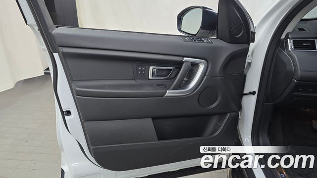 Land Rover Discovery Sport 2.0 TD4 HSE Luxury 2018 — фото 24