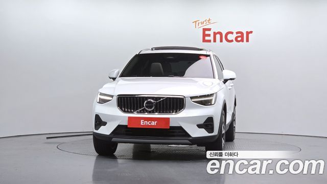 Volvo XC40 B4 Ultra Bright 2025 — фото 3
