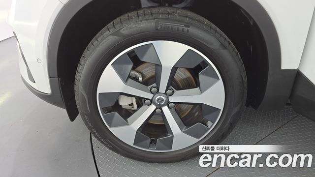 Volvo XC40 B4 Ultra Bright 2025 — фото 5