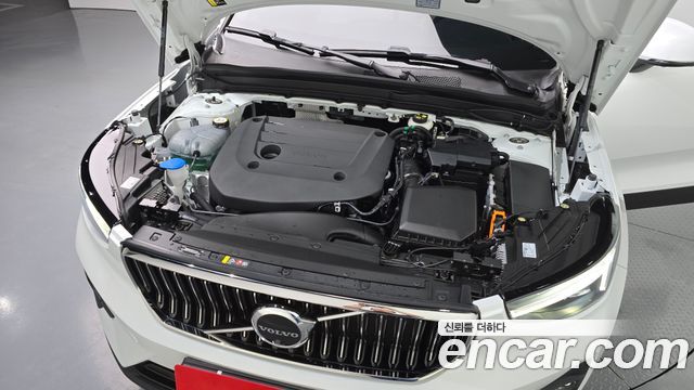 Volvo XC40 B4 Ultra Bright 2025 — фото 6