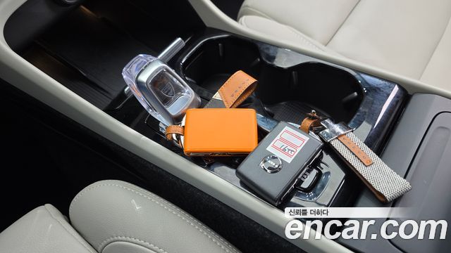 Volvo XC40 B4 Ultra Bright 2025 — фото 9
