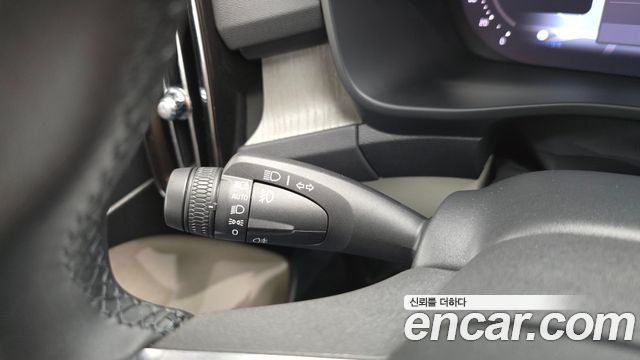 Volvo XC40 B4 Ultra Bright 2025 — фото 16