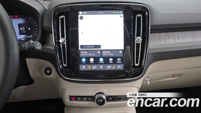 Volvo XC40 B4 Ultra Bright 2025 — фото 19