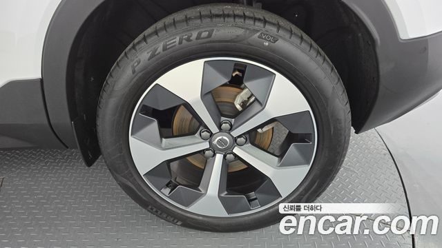 Volvo XC40 B4 Ultra Bright 2025 — фото 21