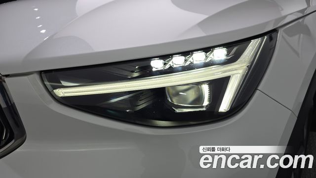 Volvo XC40 B4 Ultra Bright 2025 — фото 22