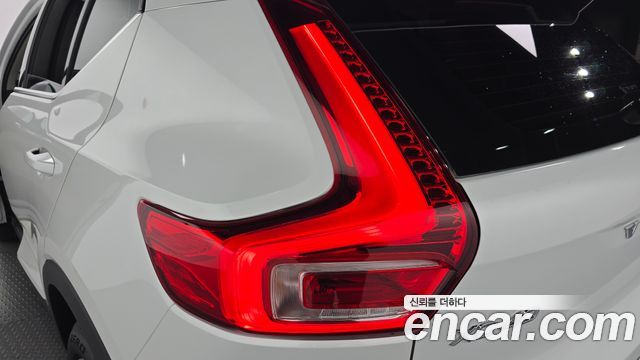 Volvo XC40 B4 Ultra Bright 2025 — фото 23