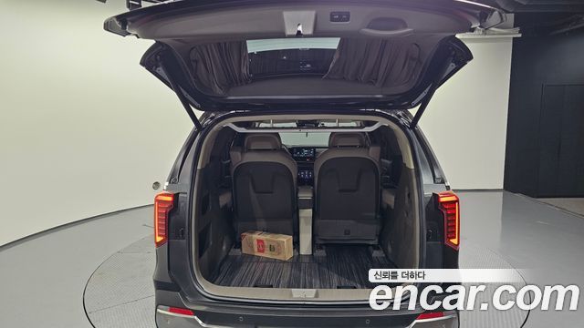 Kia Carnival (IV) HEV 4-Seater Hi Limousine Signature 2025 — фото 16