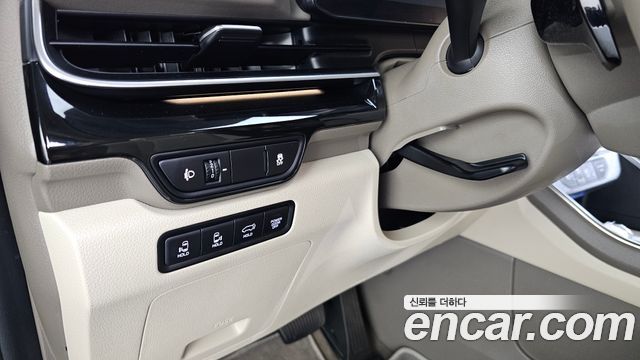 Kia Carnival (IV) HEV 4-Seater Hi Limousine Signature 2025 — фото 27