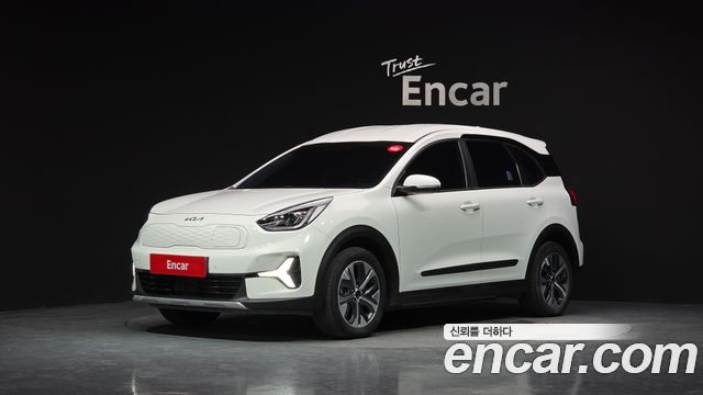 Kia Niro Plus Air 2024 — фото 1