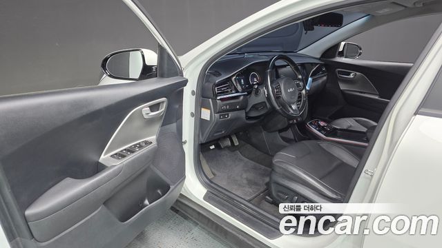 Kia Niro Plus Air 2024 — фото 10