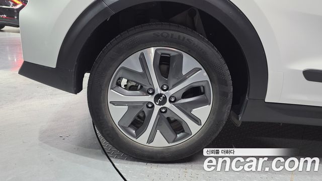Kia Niro Plus Air 2024 — фото 21