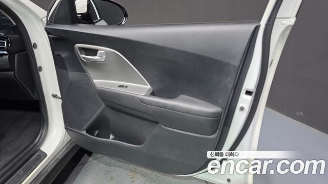 Kia Niro Plus Air 2024 — фото 24