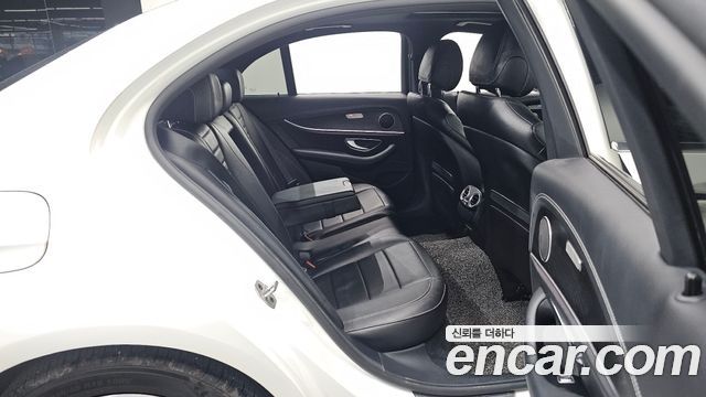 Mercedes-Benz E-Class (W213) E250 AMG Line 2023 — фото 11