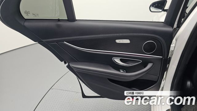 Mercedes-Benz E-Class (W213) E250 AMG Line 2023 — фото 25