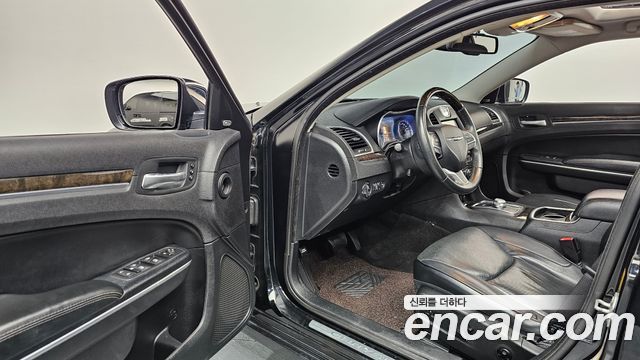 Chrysler 300C 3.6 2015 — фото 10