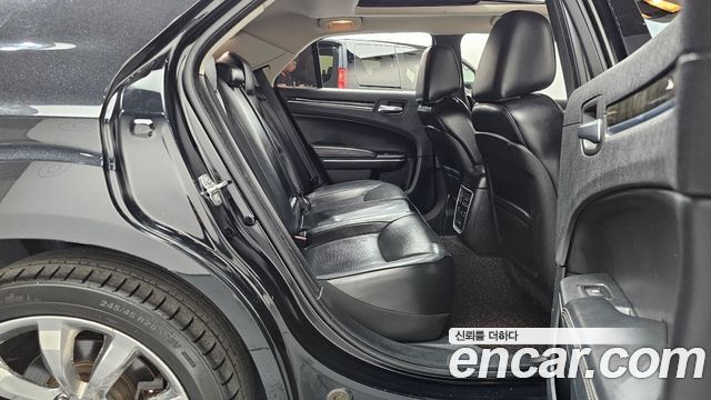 Chrysler 300C 3.6 2015 — фото 11