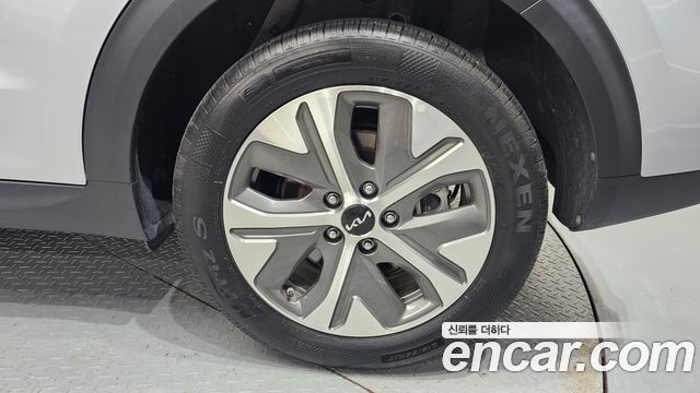 Kia Niro Plus Earth 2023 — фото 21