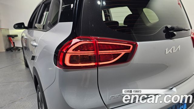 Kia Niro Plus Earth 2023 — фото 23