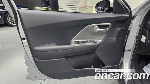 Kia Niro Plus Earth 2023 — фото 24